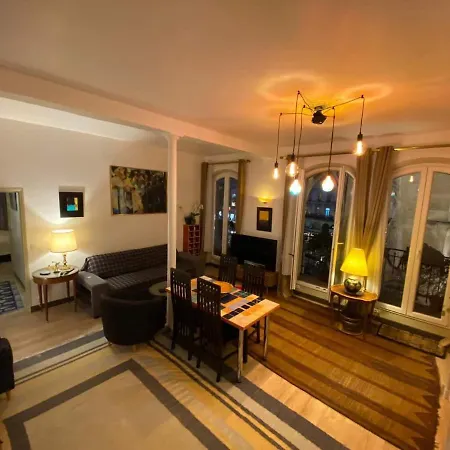Apartment Romantic In